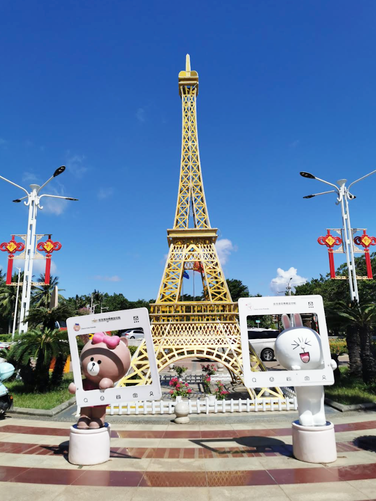 best summer holiday eiffel tower luxury apartment accommodation yalong bay sanya china asia culture