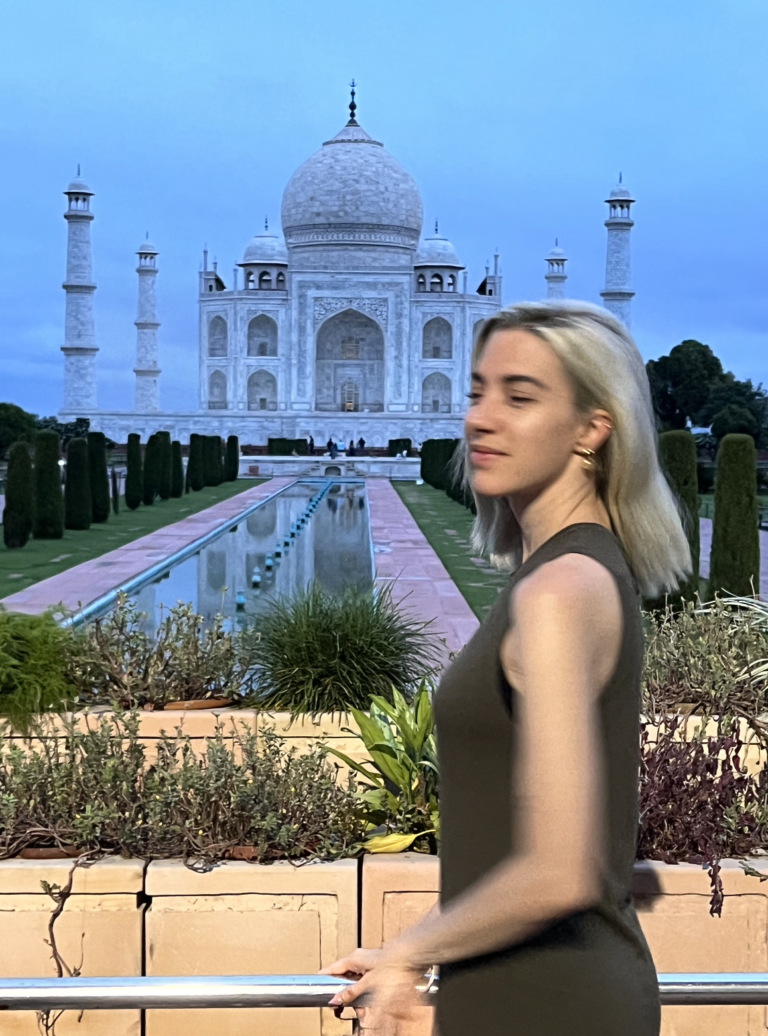 woman traveler taj mahal india expat lifestyle